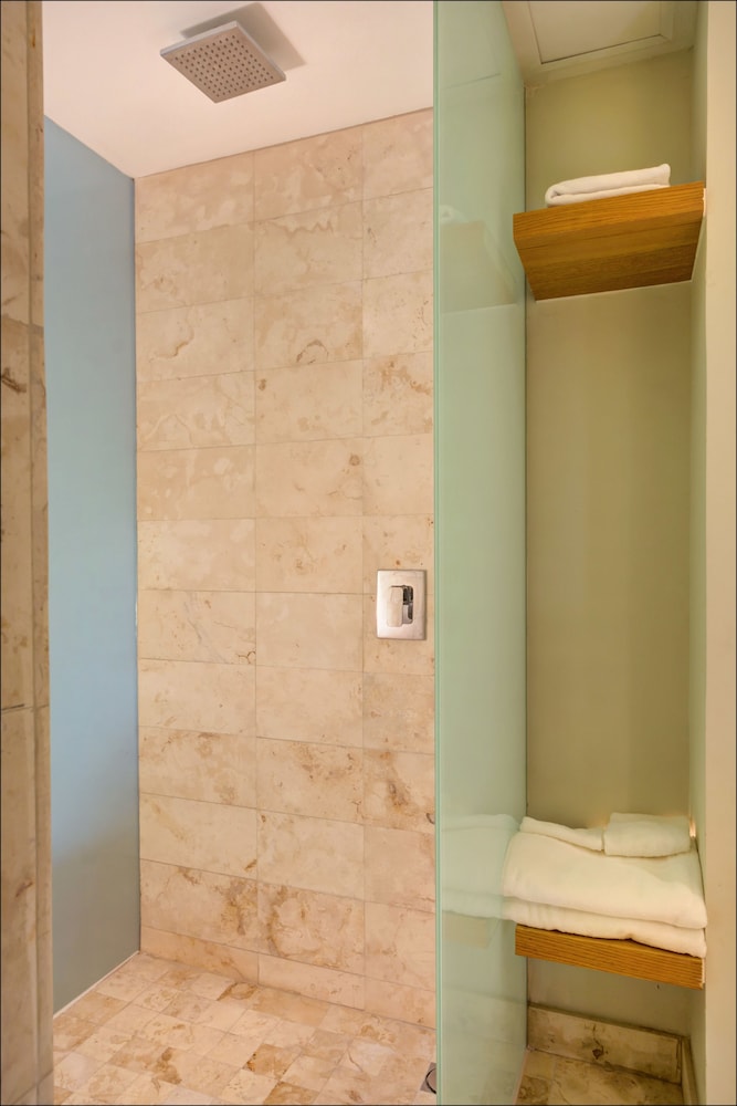 Anah Suites - Las Flores Properties