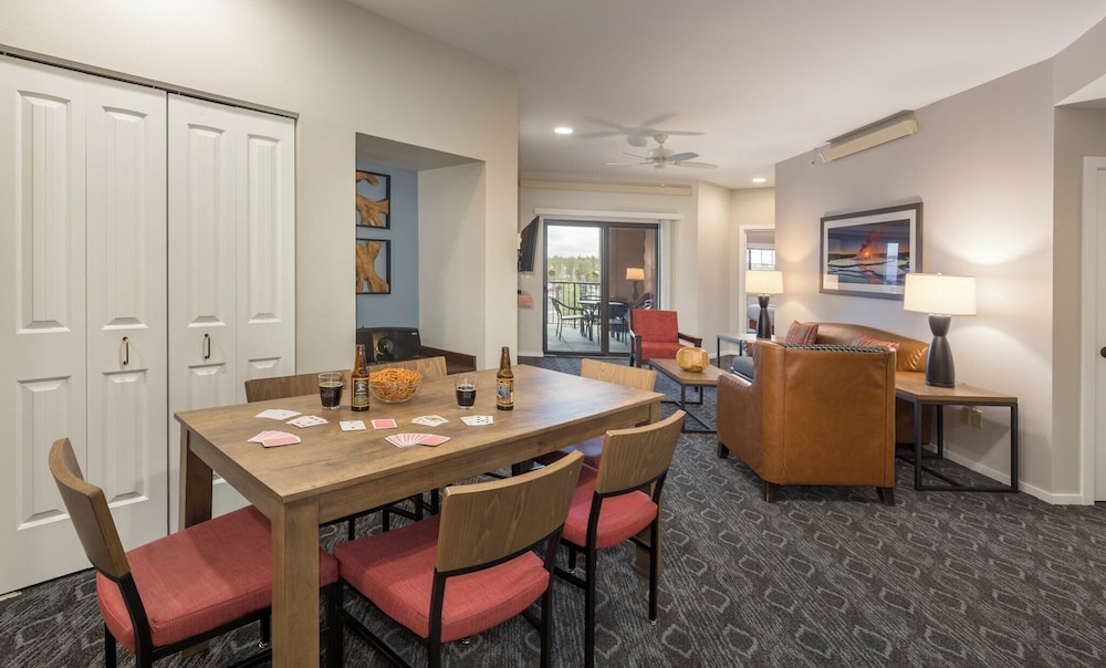 Luxury Vacation Condos by West Gate Entrance -Yellowstone National Park