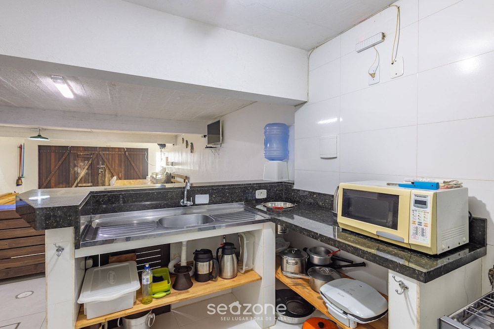 3BR Beachfront House w/ BBQ Apc2200