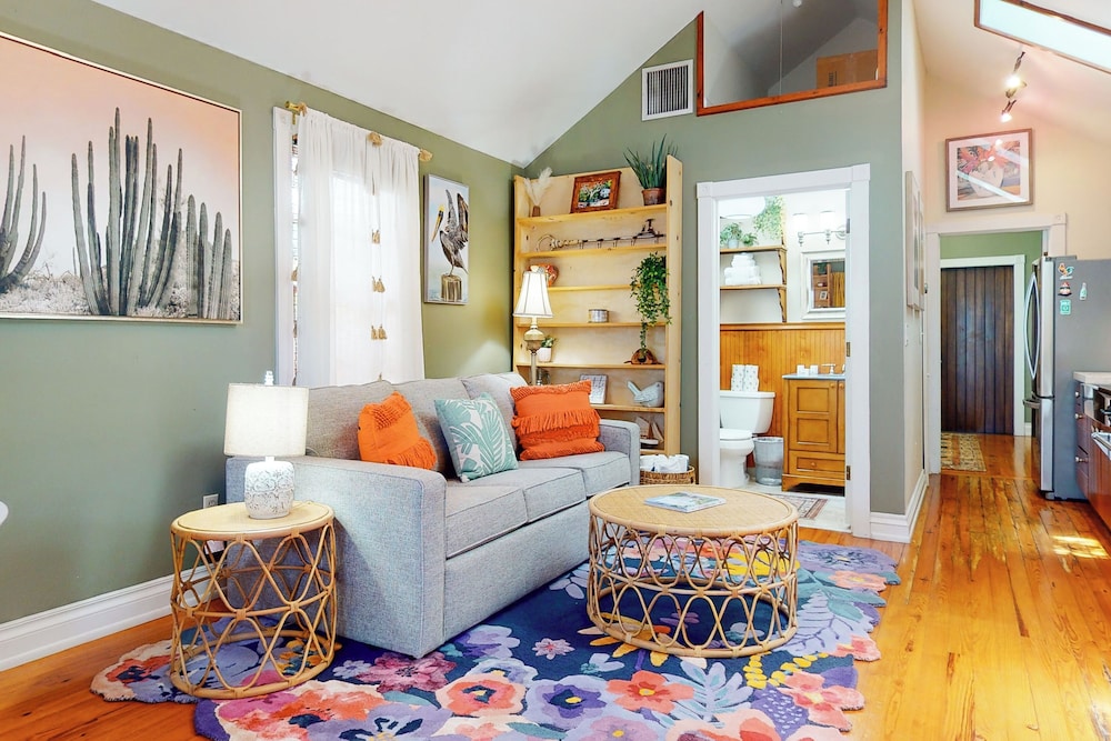 1BR Home - Colorful Cottage w/ AC, W & D, Dogs OK