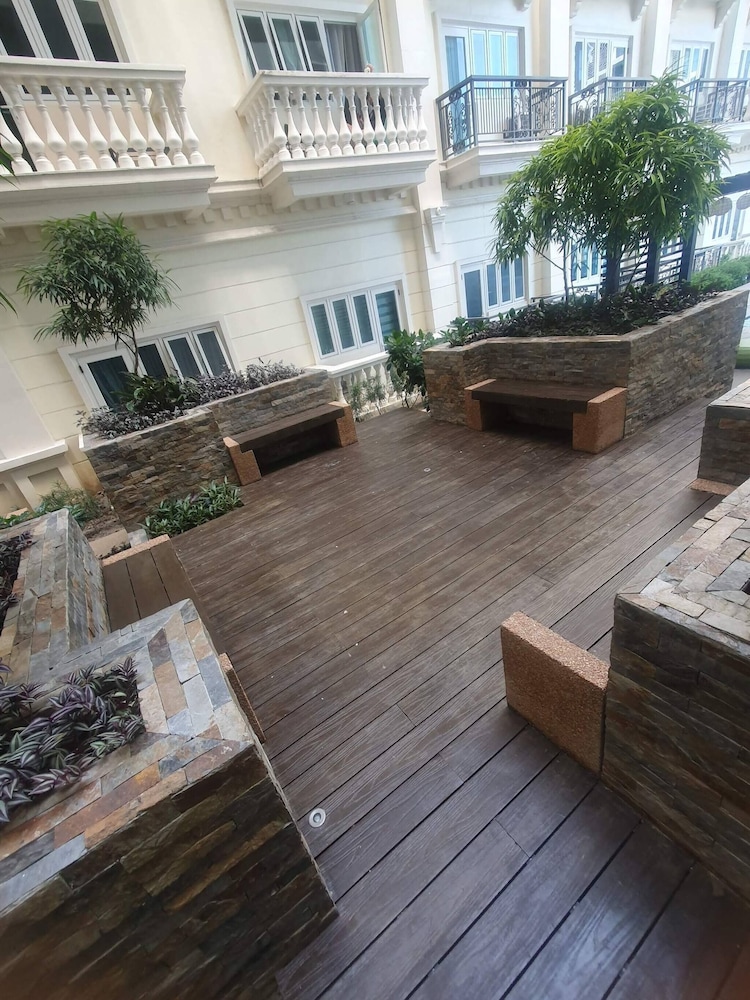 Cozy Iloilo City Condo With Shared Pool and Fitness Center
