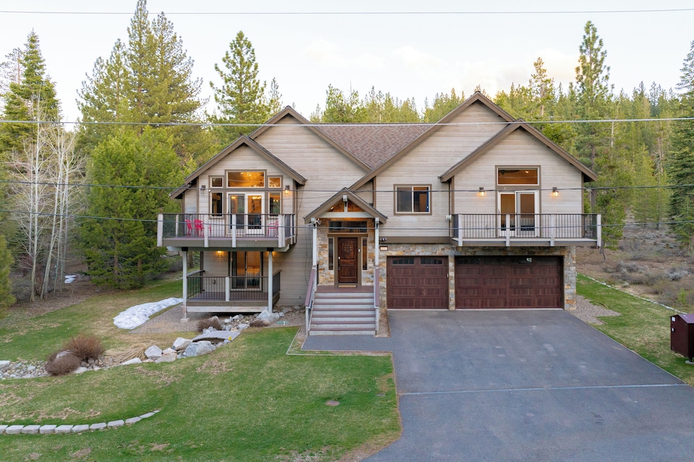 Meyers Meadow by Avantstay Hot Tub, Large Deck