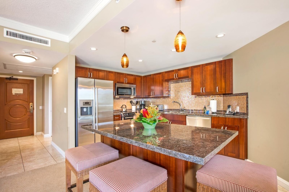 Honua Kai Hokulani 4 Free Rental Cars KBM Resorts Well Appointed, Magnificent Views 4 Units, 5 Bedrooms Ml-1709