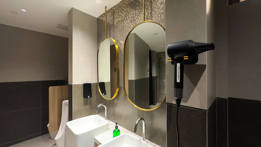 Moonway Luxury Suites At CORE Residence