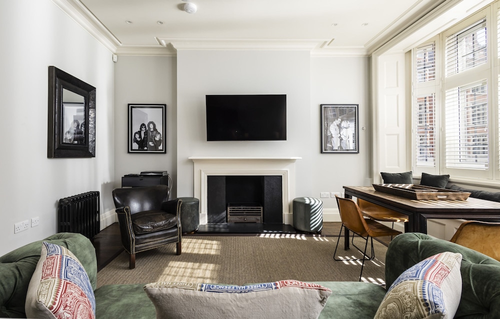 The Berkeley Square Suite