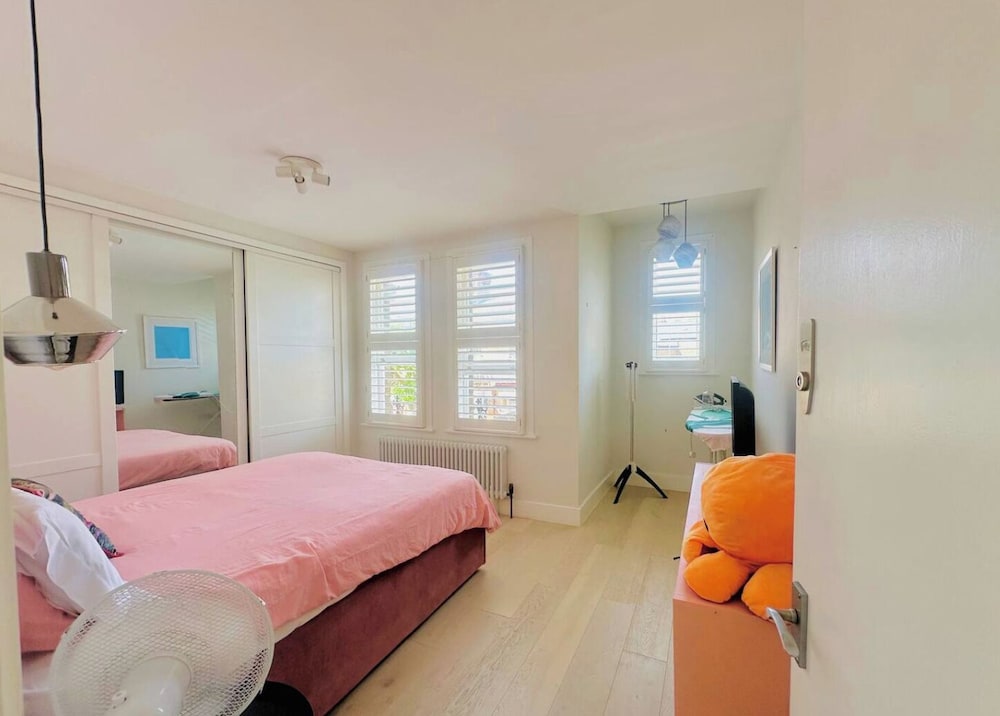 Townhouse by Notting Hill - Sleeps5/petsok/tv/wifi