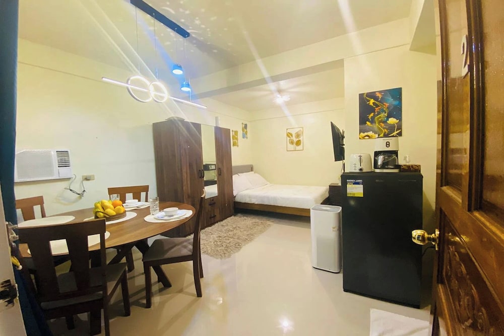 Lazy Daze Hometel Boracay