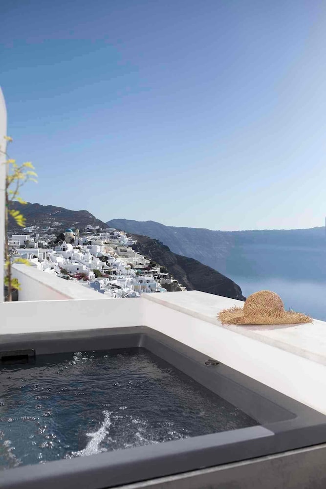 ArmonOia Suites