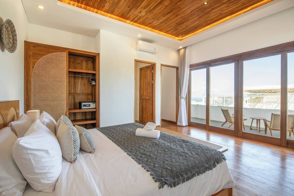 Luxurious 6 BR With Sea View, 5 Mins to Savaya