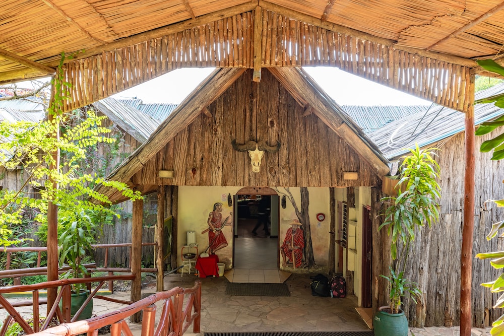 Sentrim Mara Game Lodge