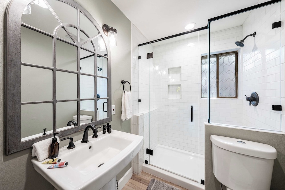 Geraldine Drive by Avantstay Hot Tub, Views, Walk to Trails + Game Room