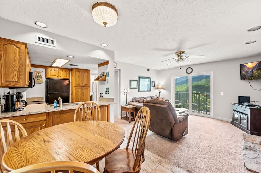 Sauna Mountain Views Indoor Pool Sleeps 4