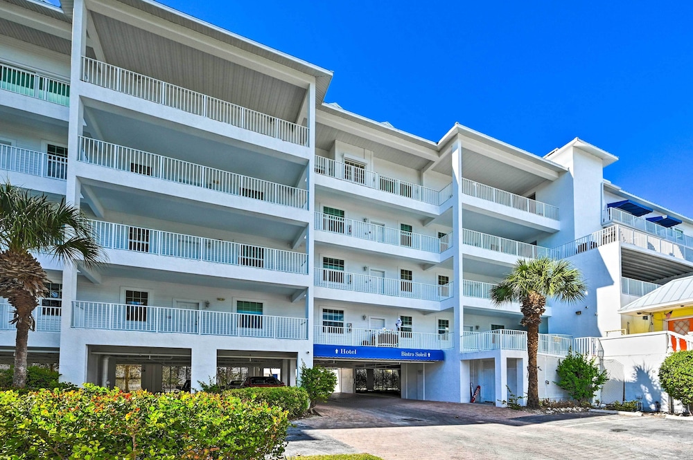 Marco Island Condo w/ Shared Pool & Hot Tub!