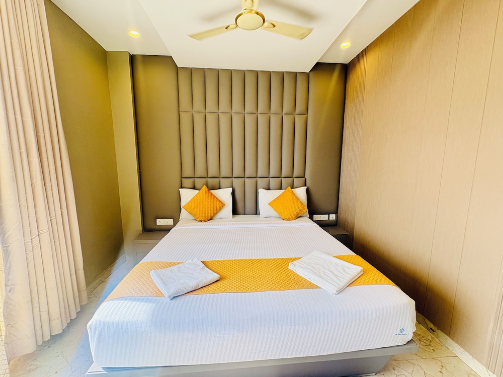 The Bay Suites Puri With Sea View