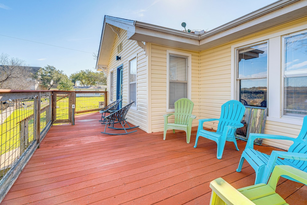 Hill Country Retreat w/ Lake View, Deck & Balcony