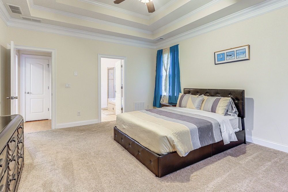 6 Mi to Southern Belle Farm: Home w/ Patio!