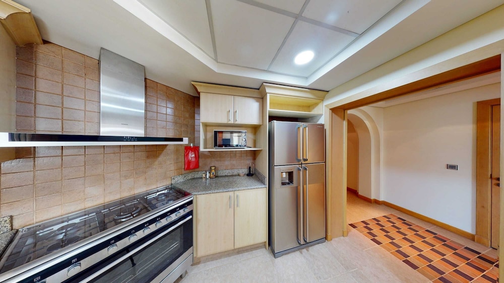 Al Dabas Beach Views 3BD Sleeps 6 Beachfront Beach Pool Access