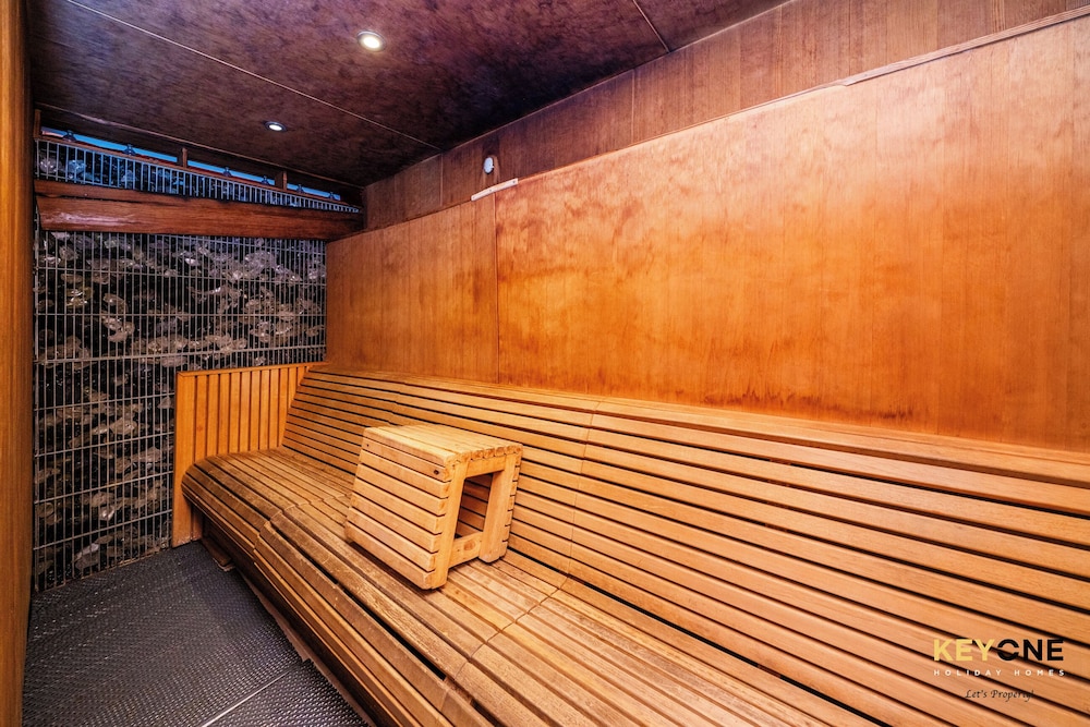 The Cosmopolitan Spacious Studio