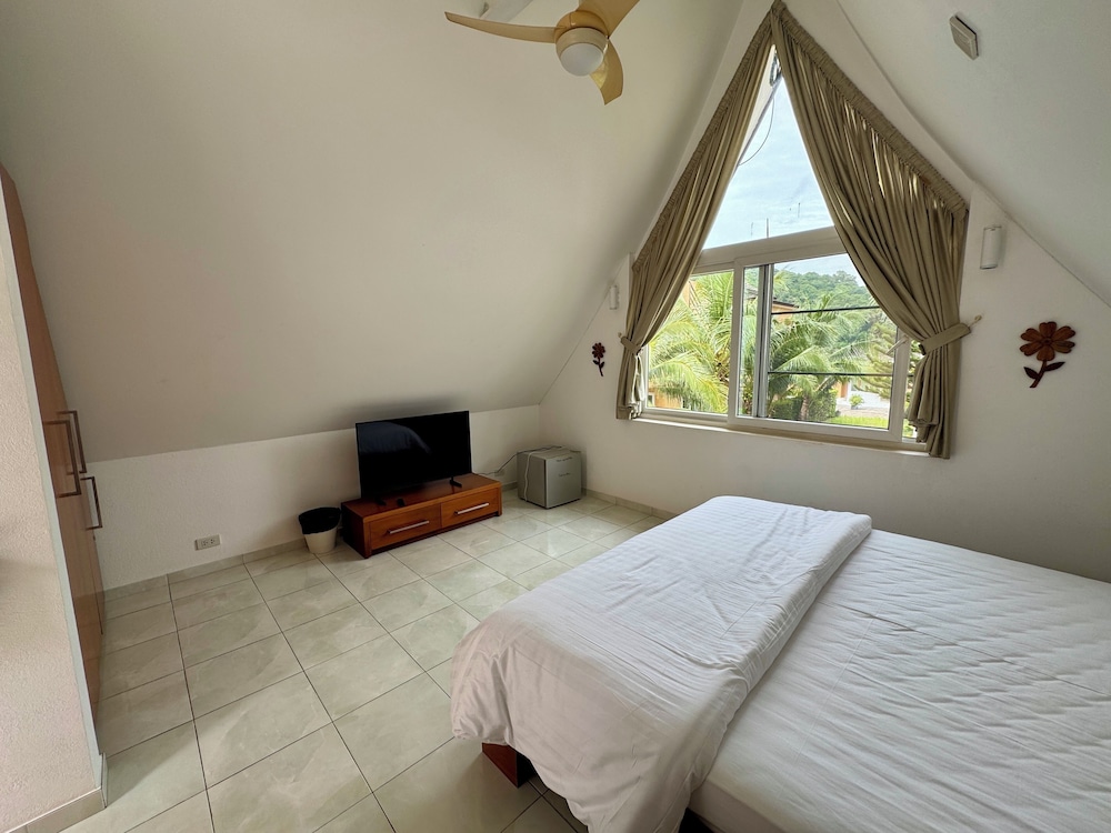 Siam Royal View Beachfront Villa by PSR