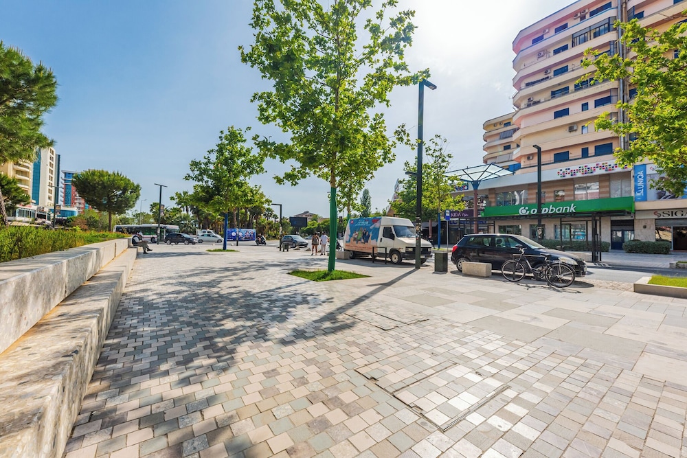 Kondo Stays - City Center Apartments