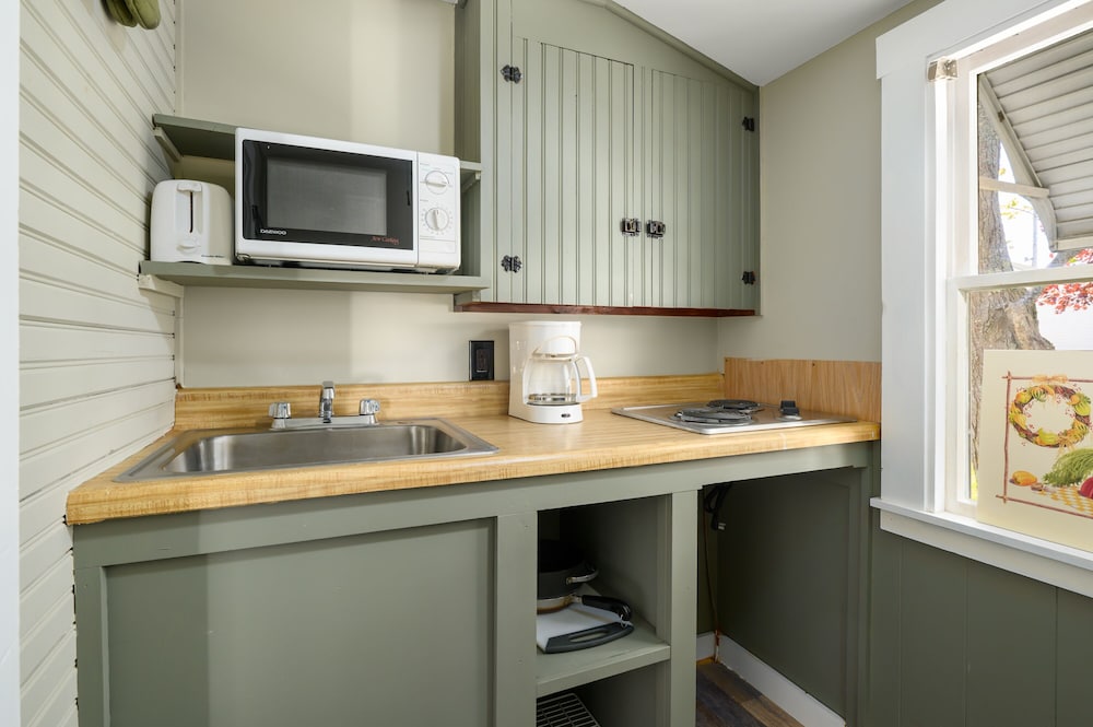 The Beaches Guest Rooms and Cottages