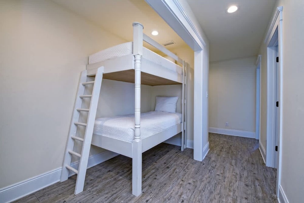 Beachfront 9bed Easybreezy East
