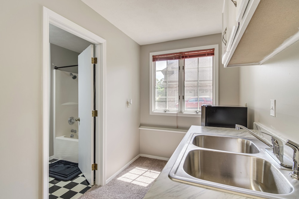 5 Mi to Branson Strip: Cozy Studio!