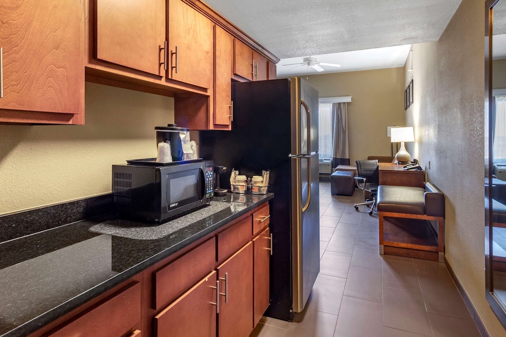 Batesville Vacations - Comfort Suites - Property Image 23