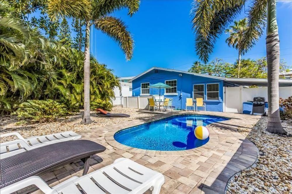 Violetta 3 Bedroom Home by RedAwning view 5