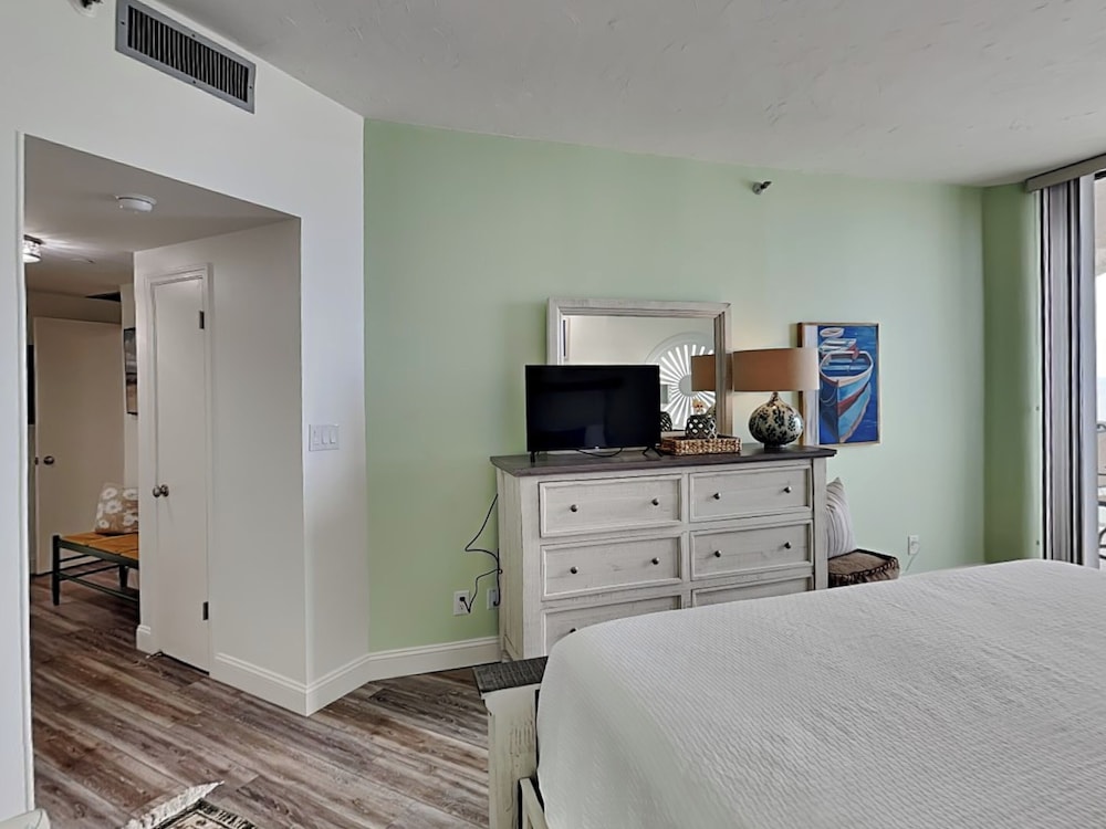 Surfside #1610 by Southern Vacation Rentals