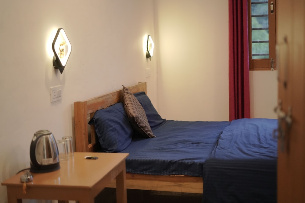 Skyard Hostel & Homestay (Harsil Valley)