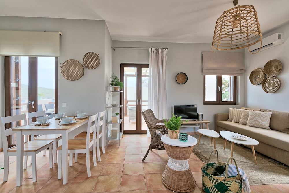 Syra Suites