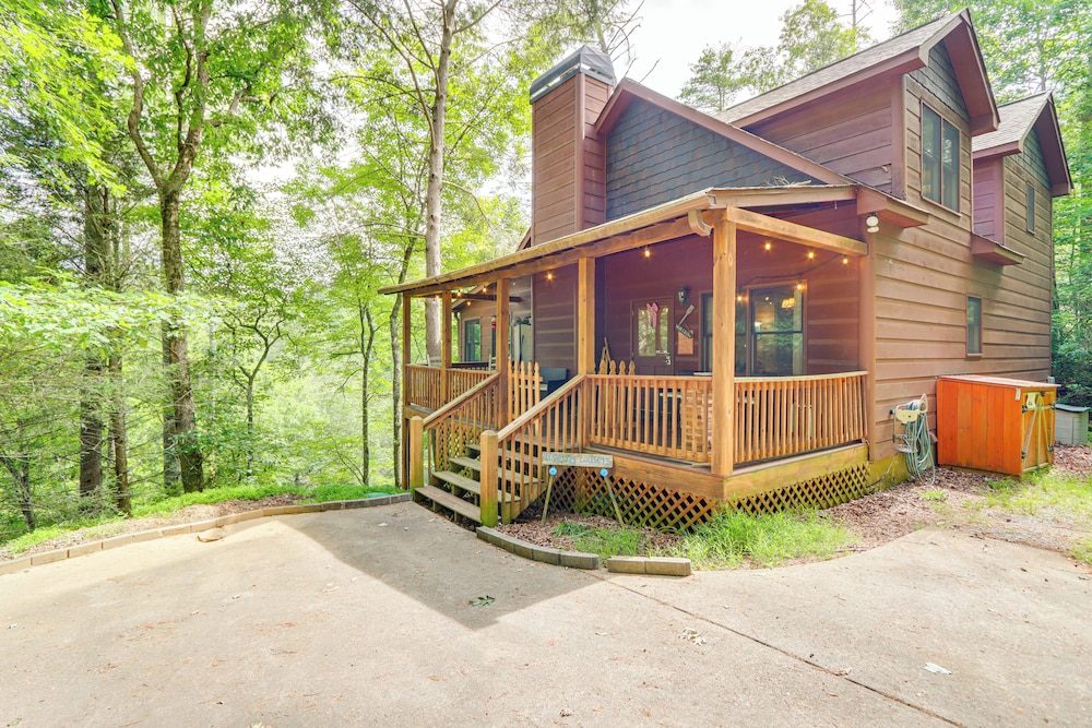 Pet-friendly Resort Cabin 5 Mi to Dtwn Ellijay!