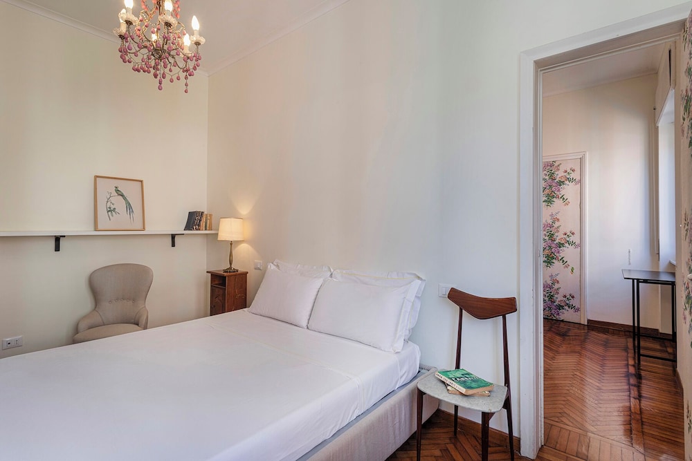 Charming Balcony Apartment by Wonderful Italy