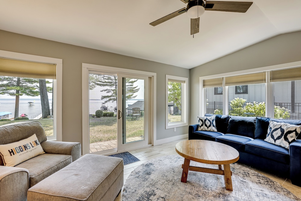 Swim, Fish & Boat: House on Stunning Higgins Lake!
