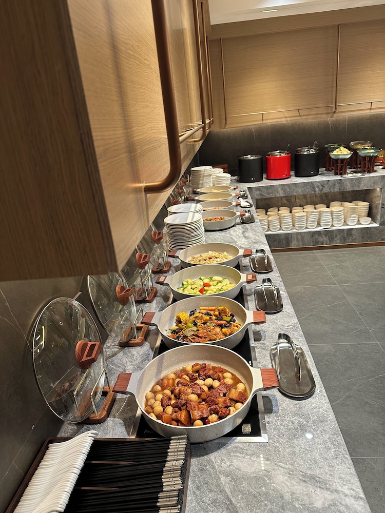 Echarm Plus Hotel