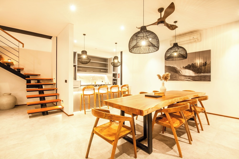 Seaside Escape: 4BR Villa, 190m to Canggu Beach