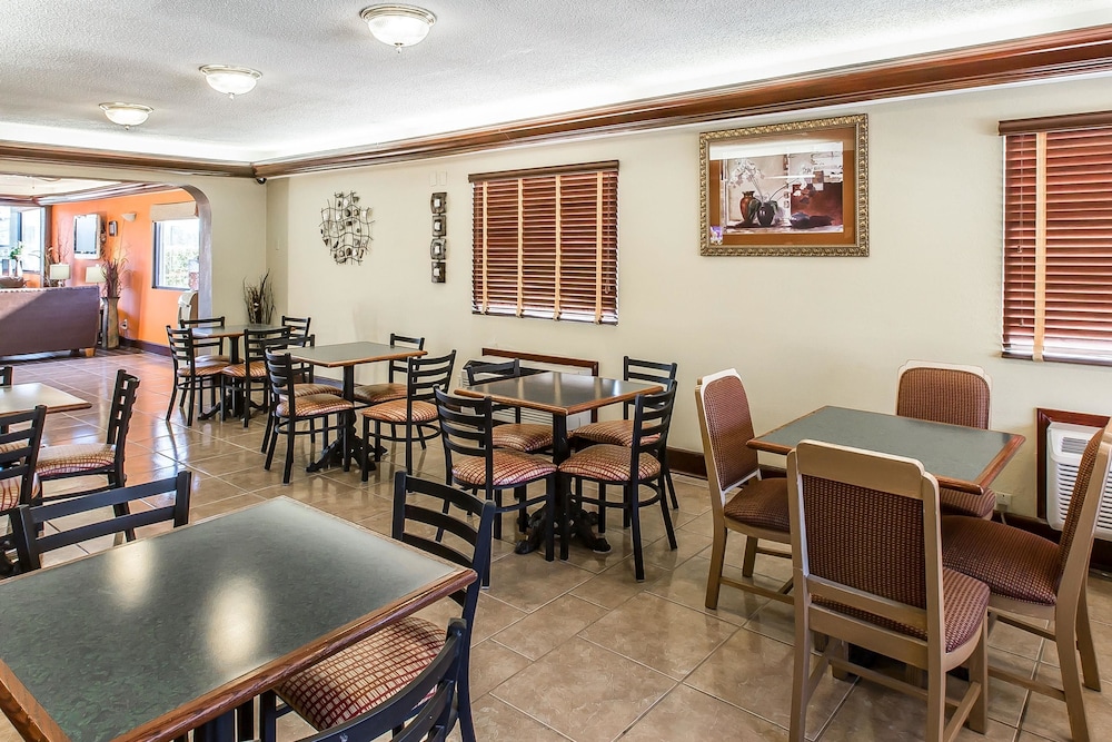 Macon Vacations - Quality Inn Suites Macon North - Property Image 15