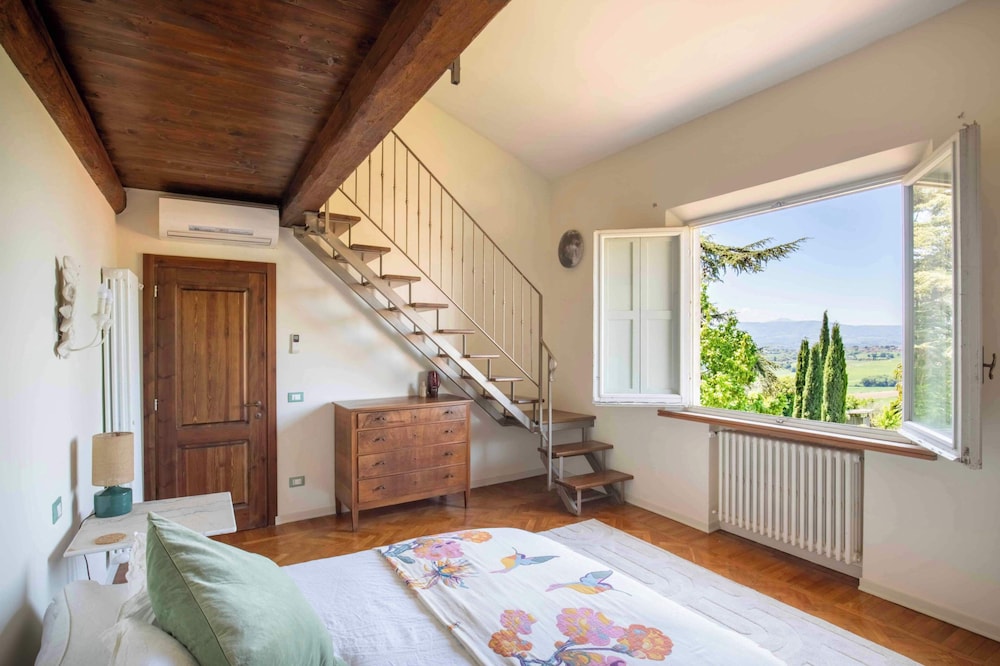 Tuscany - Townhouse - Sleeps 18 - Garden Near Lake