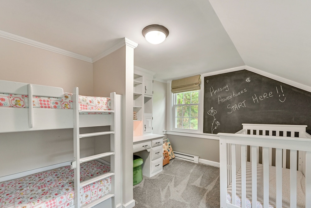 Cottage-chic Retreat < 1 Mi to Connecticut River!