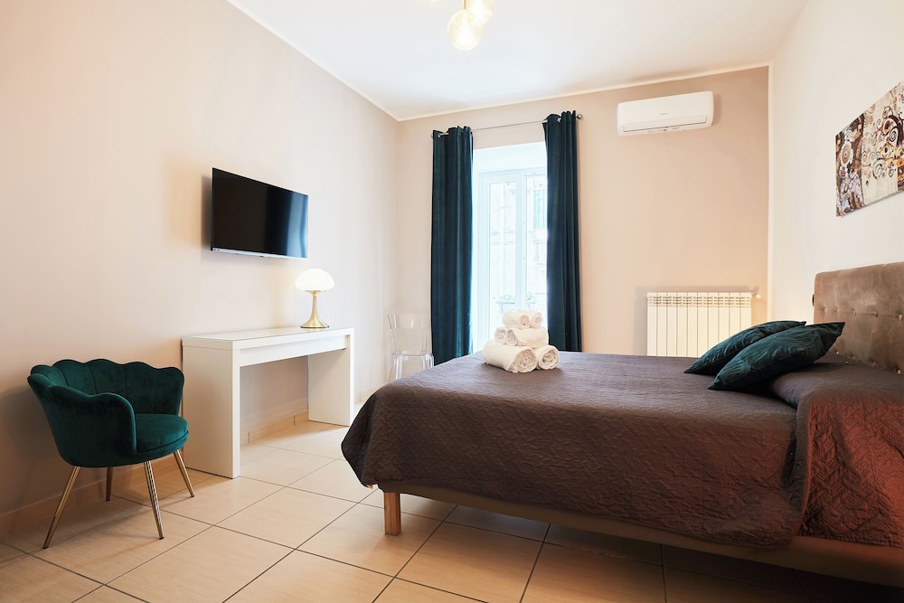 Vicky's Luxury Guesthouse by Napoliapartments