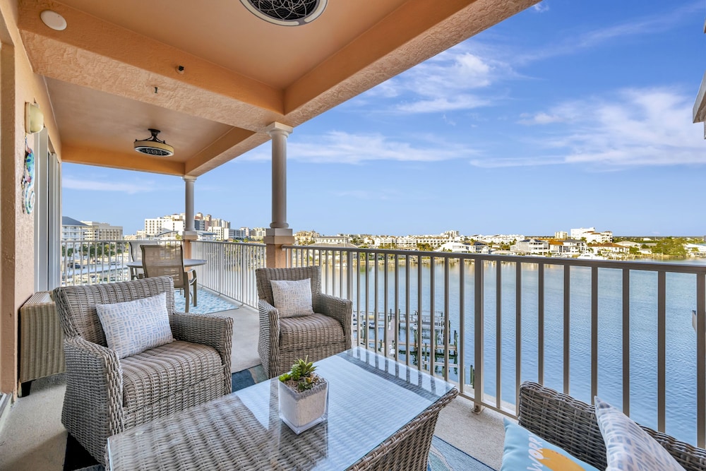 Harborview Grande Condominium