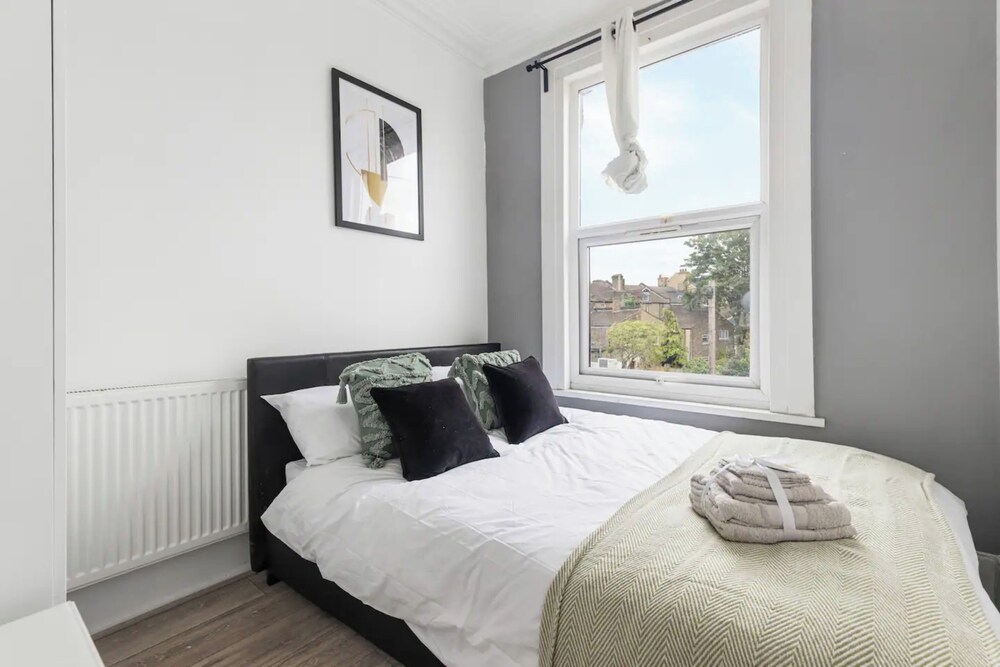 Chic 3BD Flat - 5 Mins to Walthamstow Central!