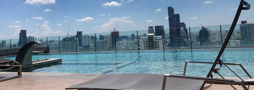 Free Airport Pick Up Rooftop Pool Jacuzzi Gym BTS Emqartier Shopping Mall