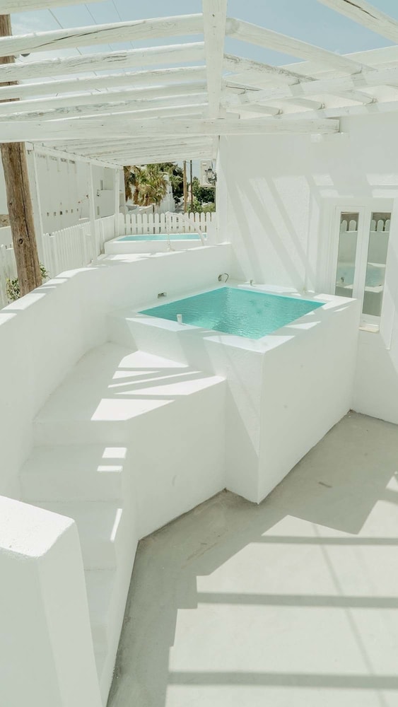 Loukas & Emma Eco Houses