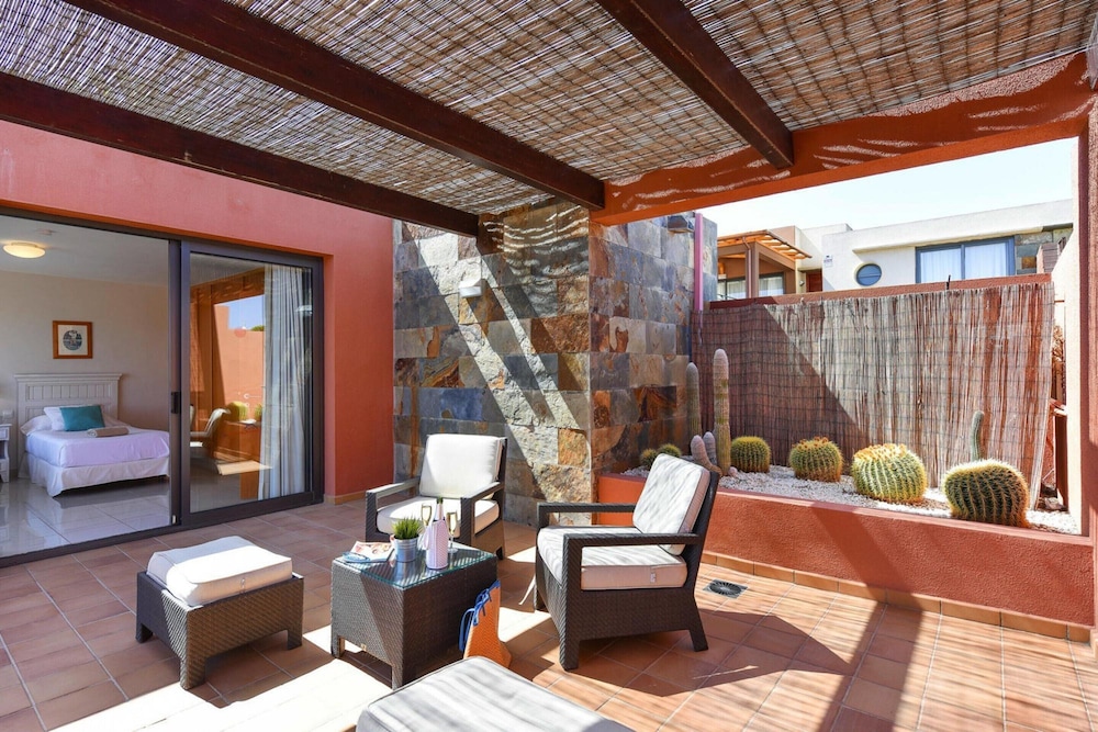 Luxurious Holiday Home With Pool in Maspalomas