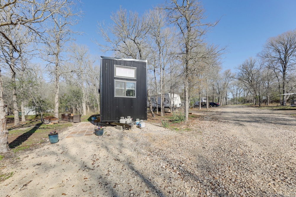 Hiking & Creek: Manor Tiny Home in Forest Retreat