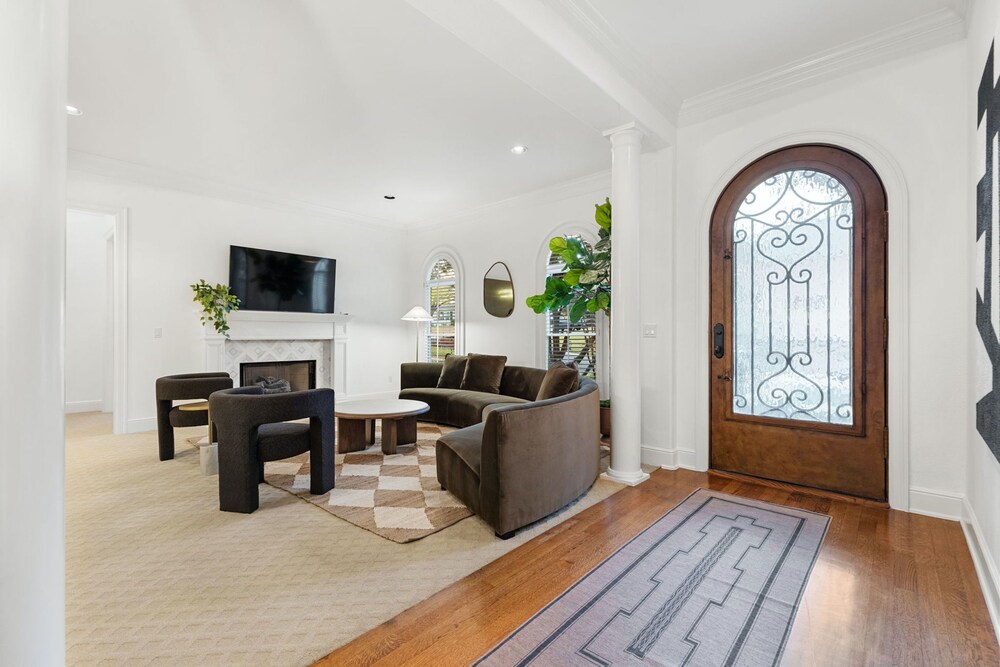 Chic & Secluded 4 BDR in Desirable Tarrytown! - Image 2