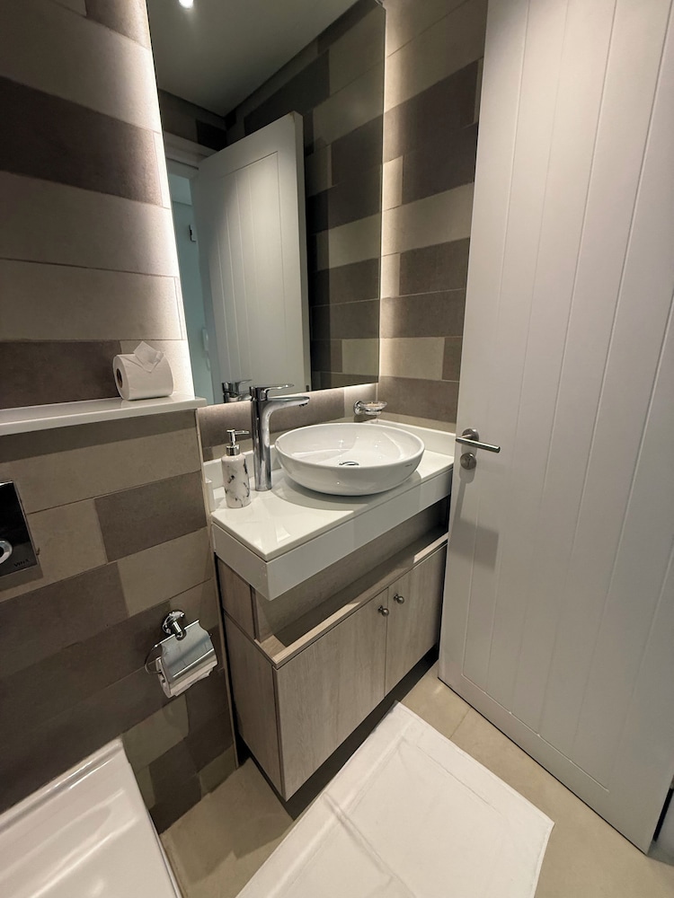 Highend Ultra Luxury with Rooftop Pool