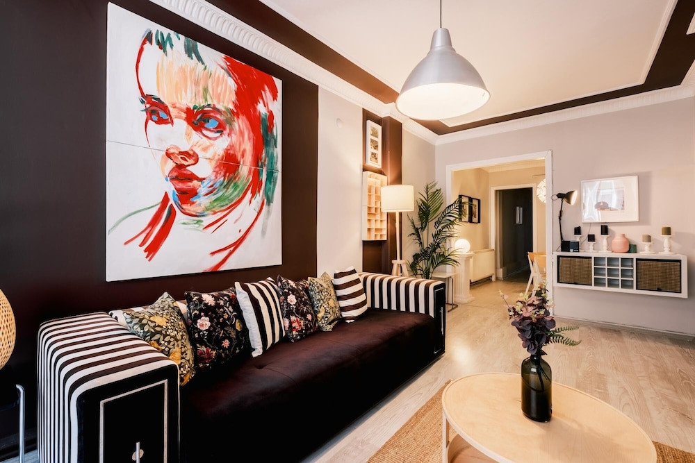 Charming Flat Near Osmanbey Metro Station